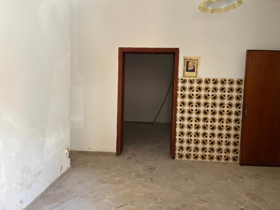 Palazzo / Edificio in Vendita a Balestrate (Palermo)