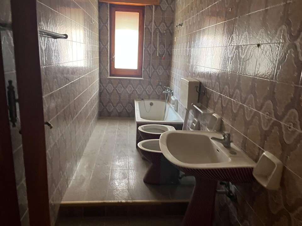 Palazzo / Edificio in Vendita a Balestrate (Palermo)