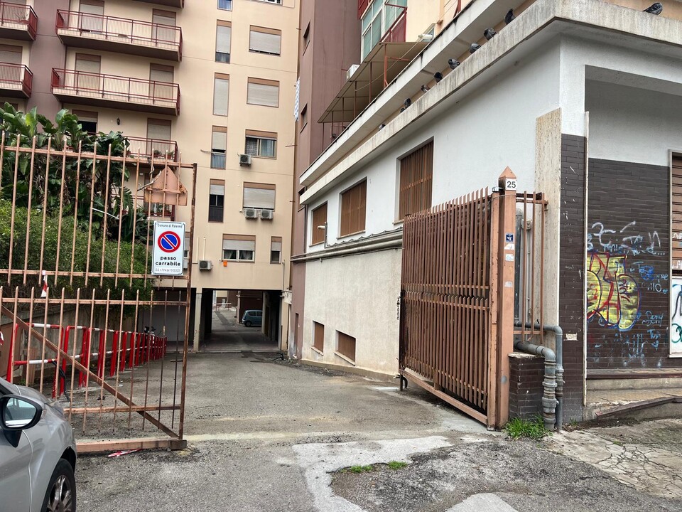 Garage / Posto auto in Vendita a Palermo calatafimi