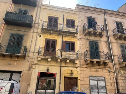 Palazzo / Edificio in Vendita a Palermo