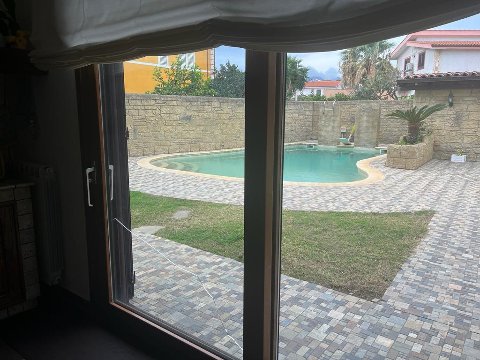 Villa in Vendita a Monreale (Palermo)