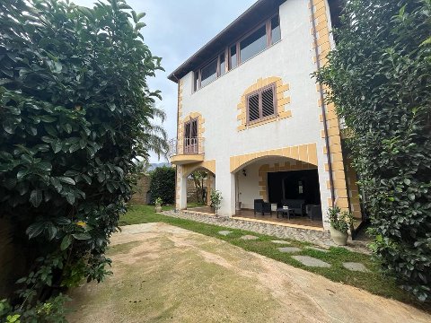 Villa in Vendita a Monreale (Palermo)