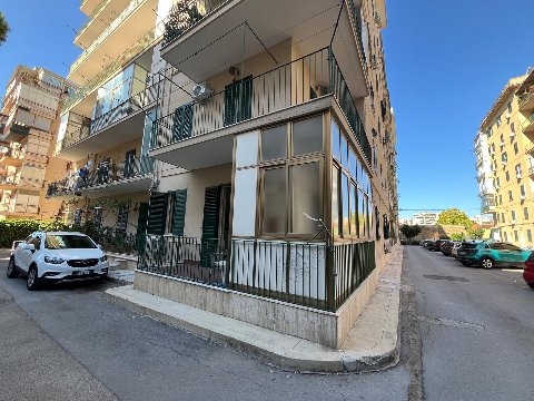 Appartamento in Vendita a Palermo Zisa