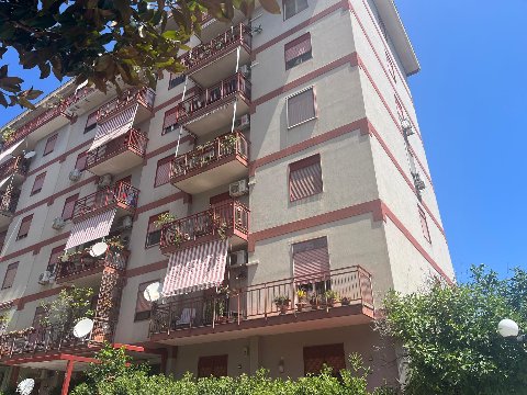 Appartamento in Vendita a Palermo Michelangelo