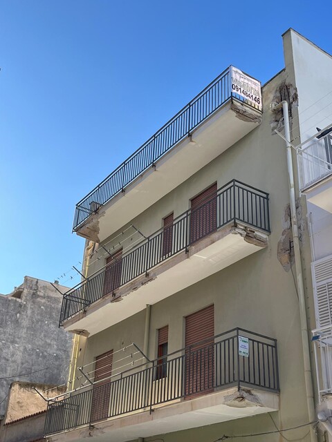 Palazzo / Edificio in Vendita a Balestrate (Palermo)