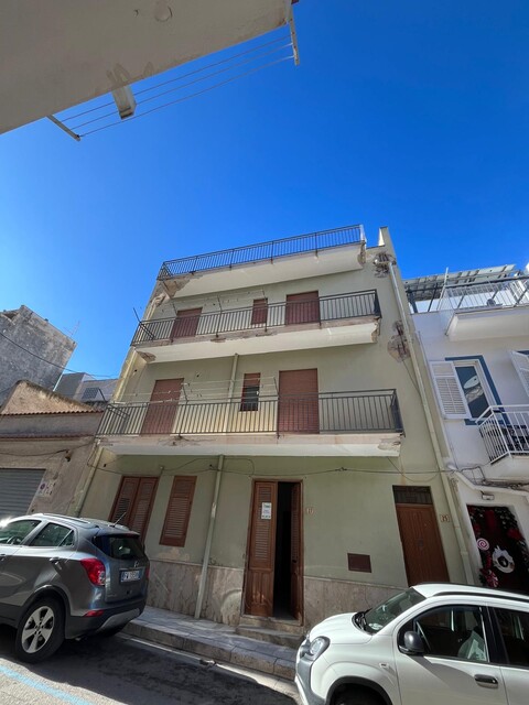 Palazzo / Edificio in Vendita a Balestrate (Palermo)