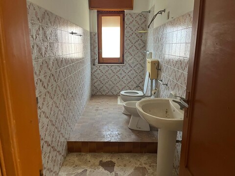 Palazzo / Edificio in Vendita a Balestrate (Palermo)