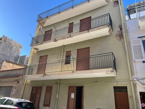 Palazzo / Edificio in Vendita a Balestrate (Palermo)