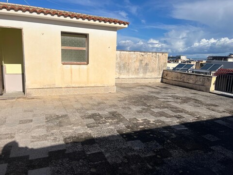 Palazzo / Edificio in Vendita a Balestrate (Palermo)