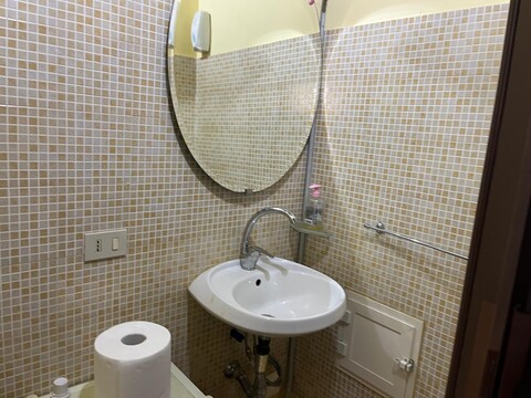 Locale commerciale in Vendita a Palermo Calatafimi - Villa Tasca