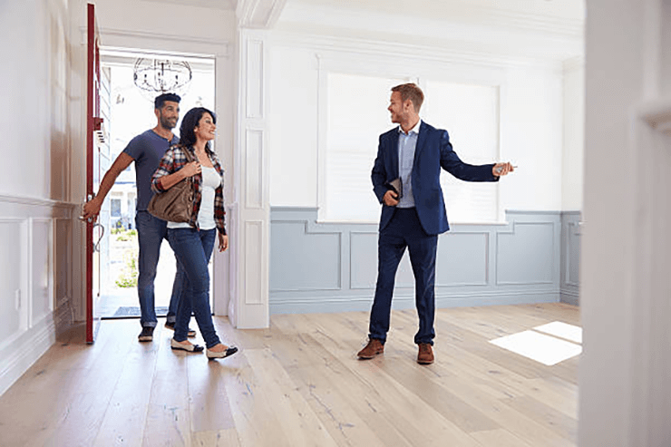 Conviene affidarsi ad un agente immobiliare?