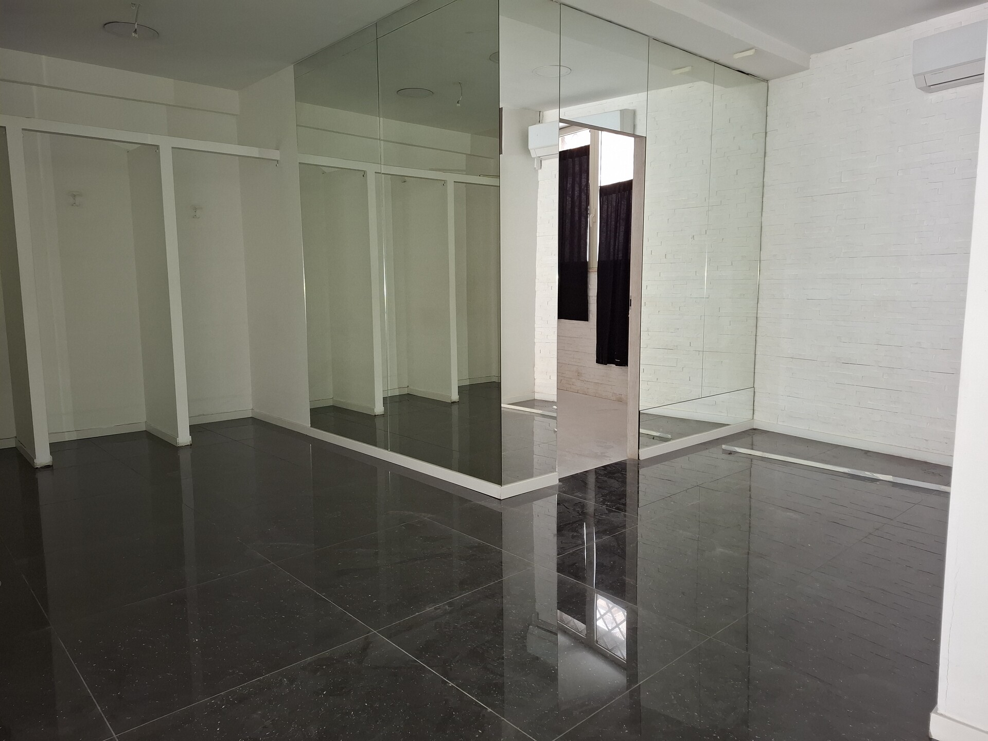 Negozio in Vendita a Palermo Sciuti - Lazio - Restivo