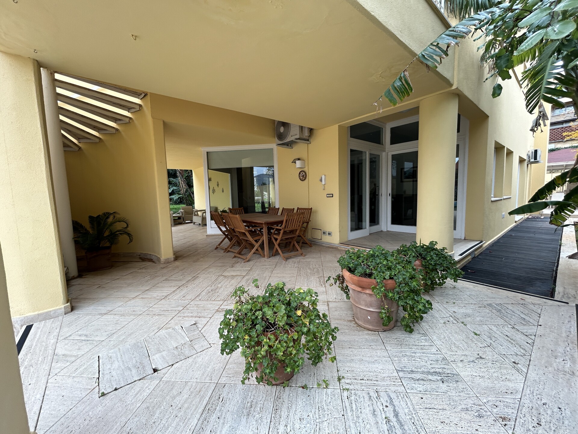 Villa in Vendita a Palermo Mondello - Valdesi