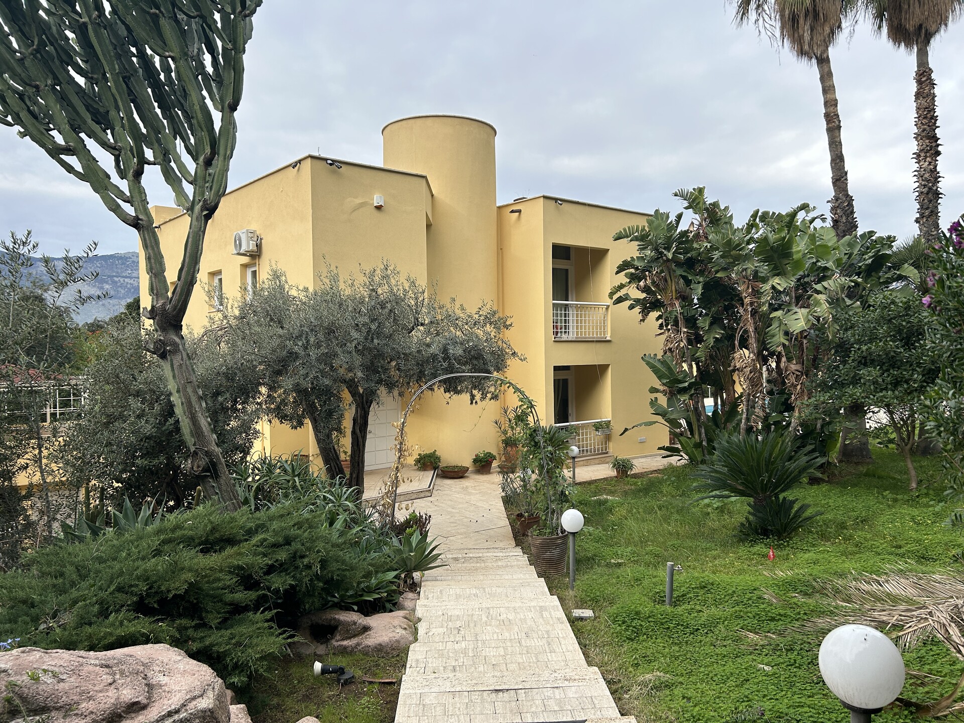 Villa in Vendita a Palermo Mondello - Valdesi