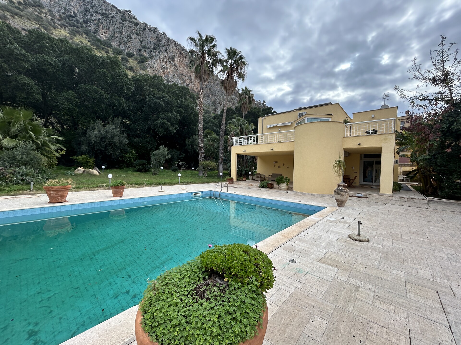 Villa in Vendita a Palermo Mondello - Valdesi