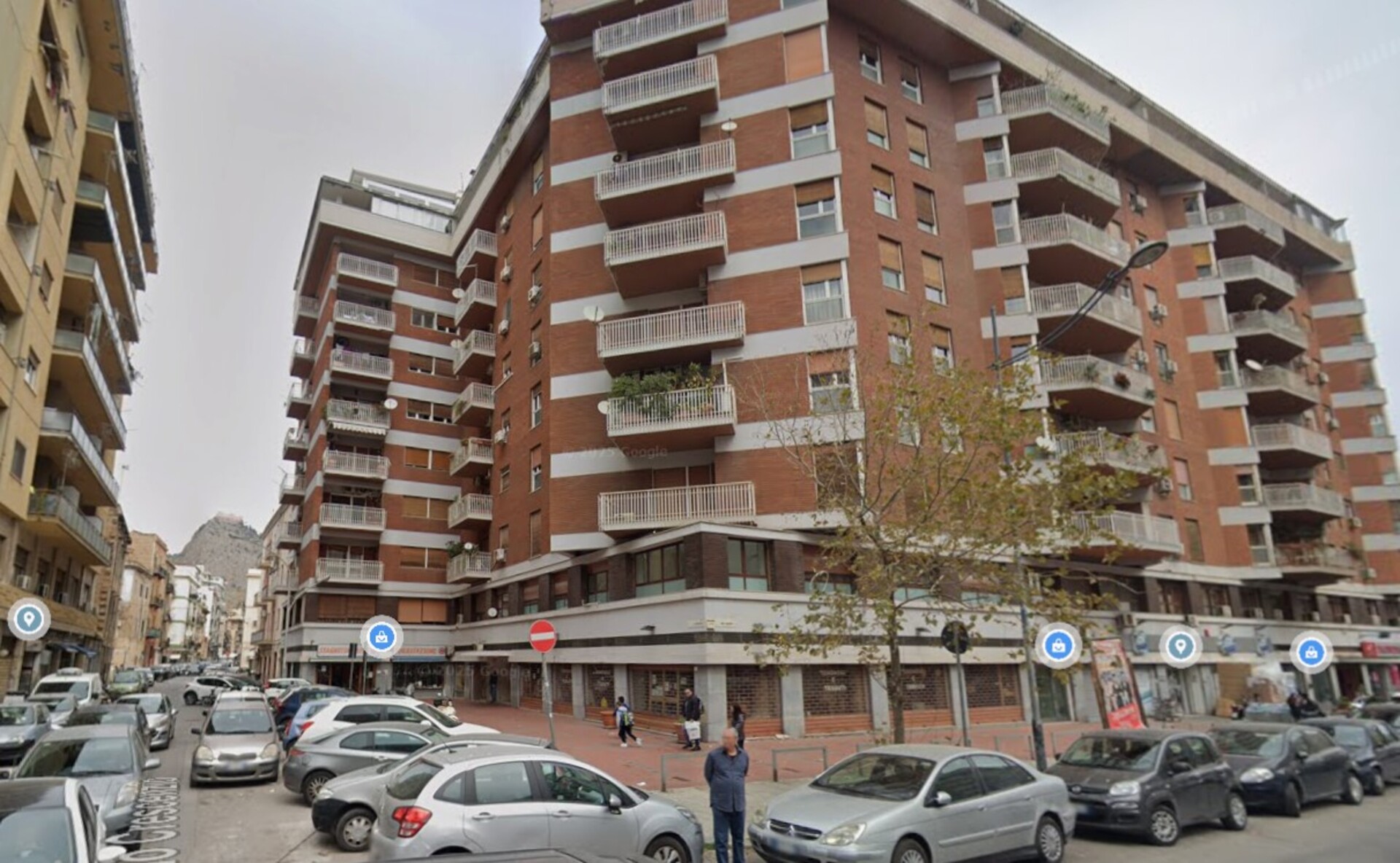 Appartamento in Vendita a Palermo Fiera - Montepellegrino - Cantieri