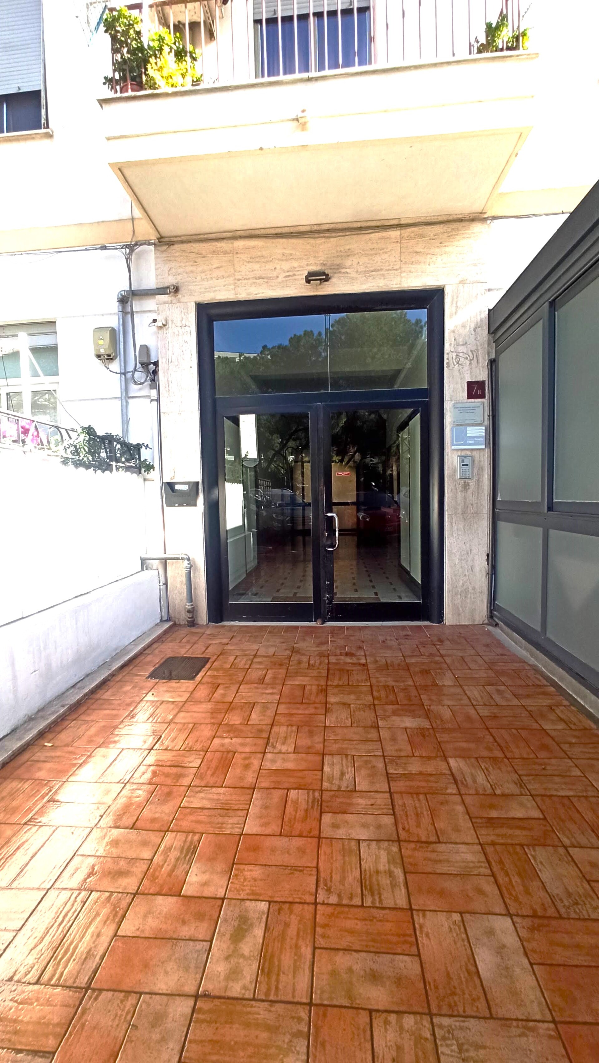 Locale commerciale in Vendita a Palermo Don Bosco - Sampolo - Villabianca