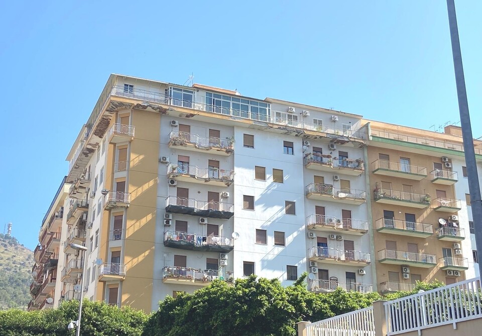 Appartamento in Vendita a Palermo Fiera - Montepellegrino - Cantieri