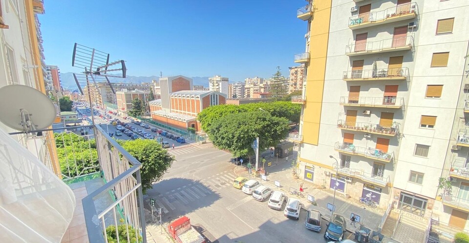 Appartamento in Vendita a Palermo Fiera - Montepellegrino - Cantieri