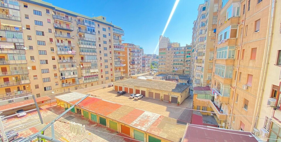 Appartamento in Vendita a Palermo Fiera - Montepellegrino - Cantieri