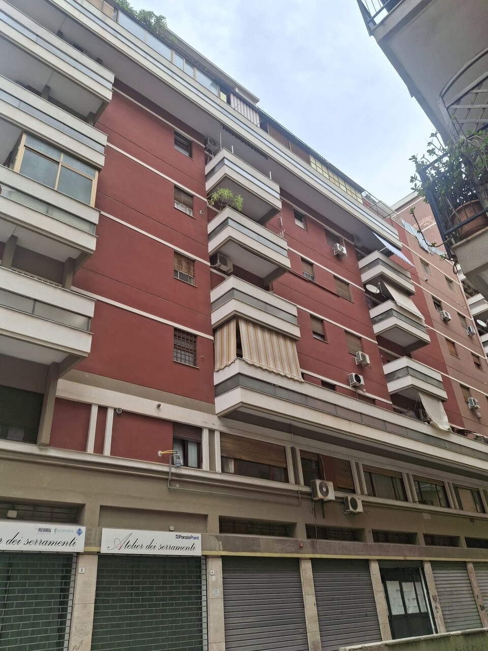 Appartamento in Vendita a Palermo Fiera - Montepellegrino - Cantieri