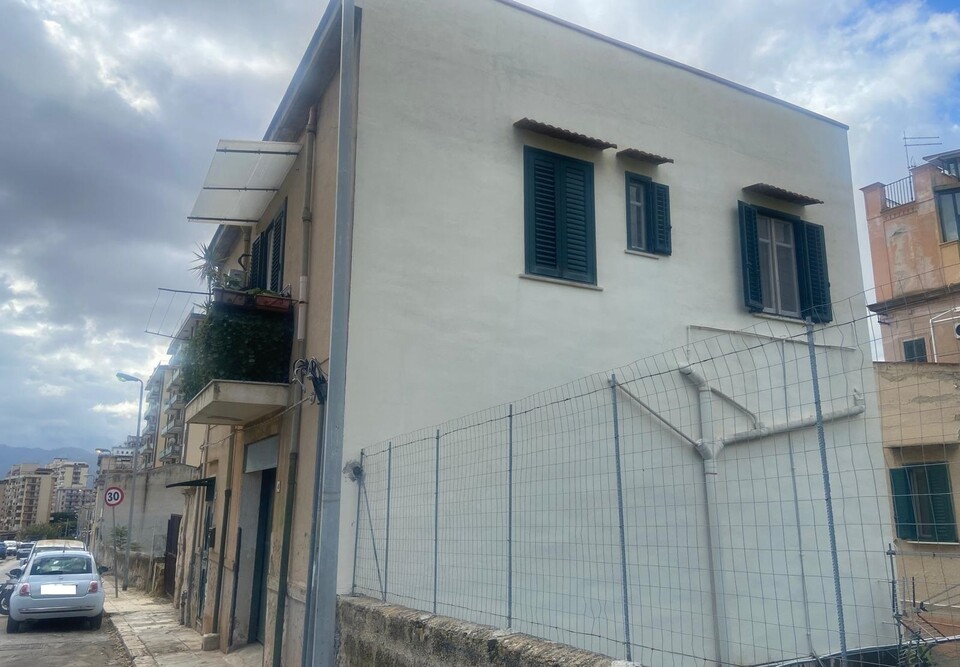 Casa singola in Vendita a Palermo Fiera - Montepellegrino - Cantieri