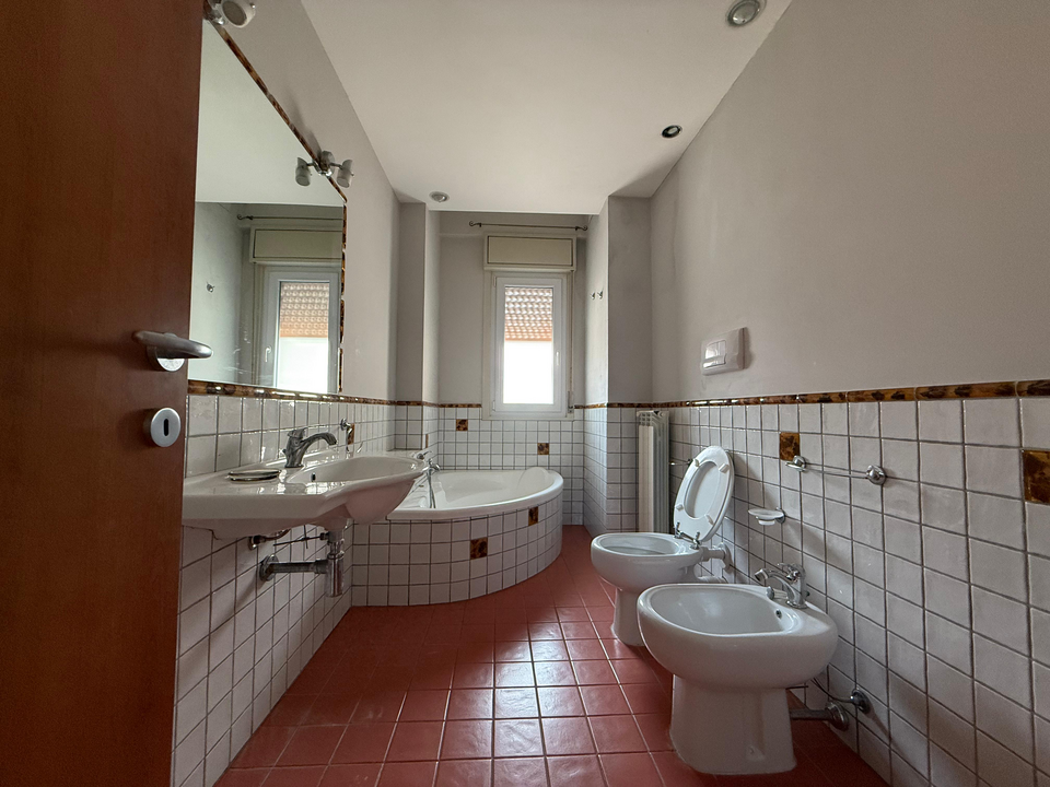 Appartamento in Vendita a Palermo Fiera - Montepellegrino - Cantieri