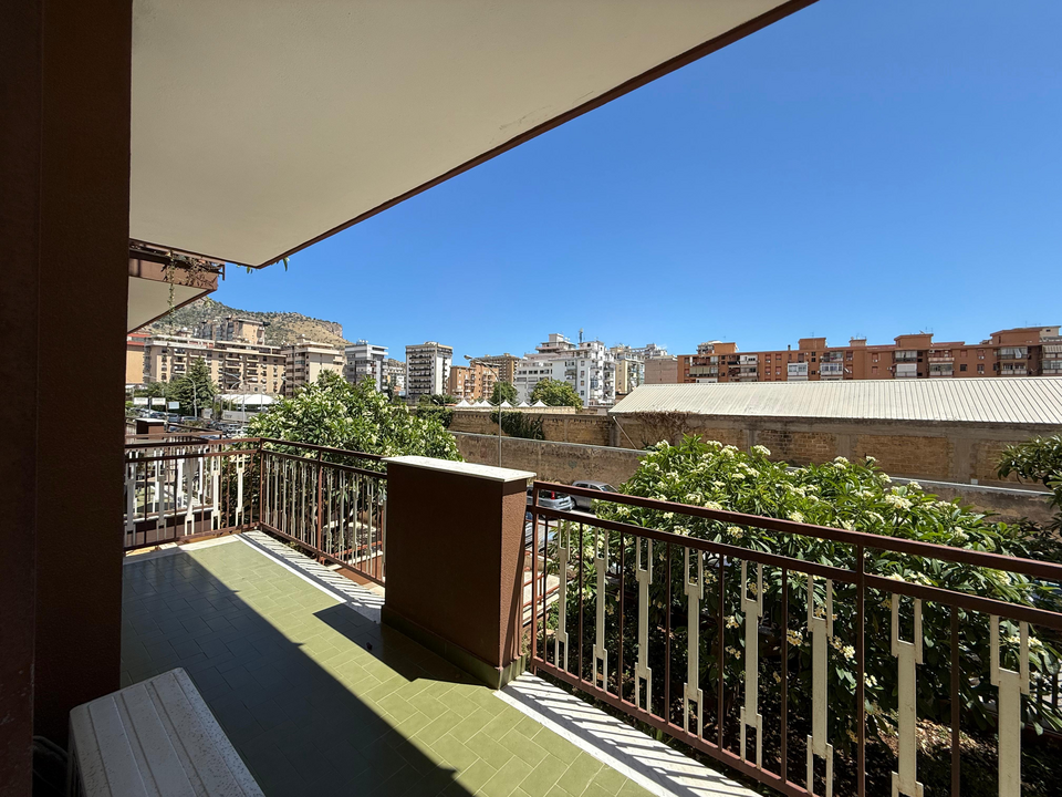 Appartamento in Vendita a Palermo Fiera - Montepellegrino - Cantieri