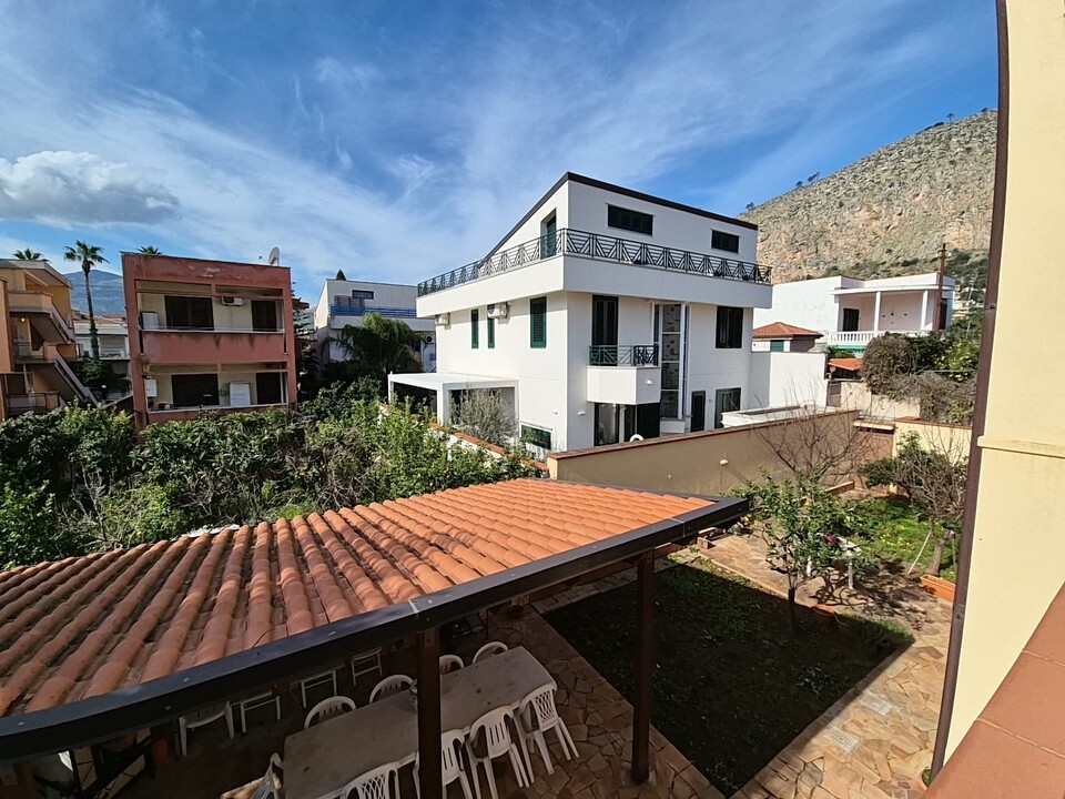Villa in Vendita a Palermo Mondello - Galatea