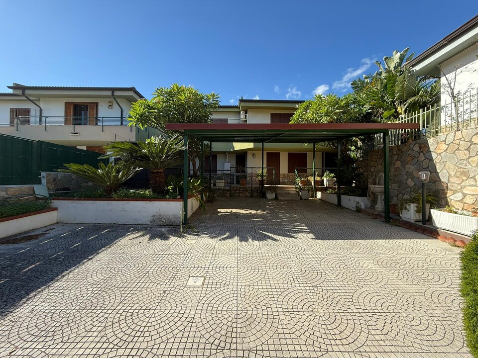 Villa in Vendita a Altavilla Milicia (Palermo)