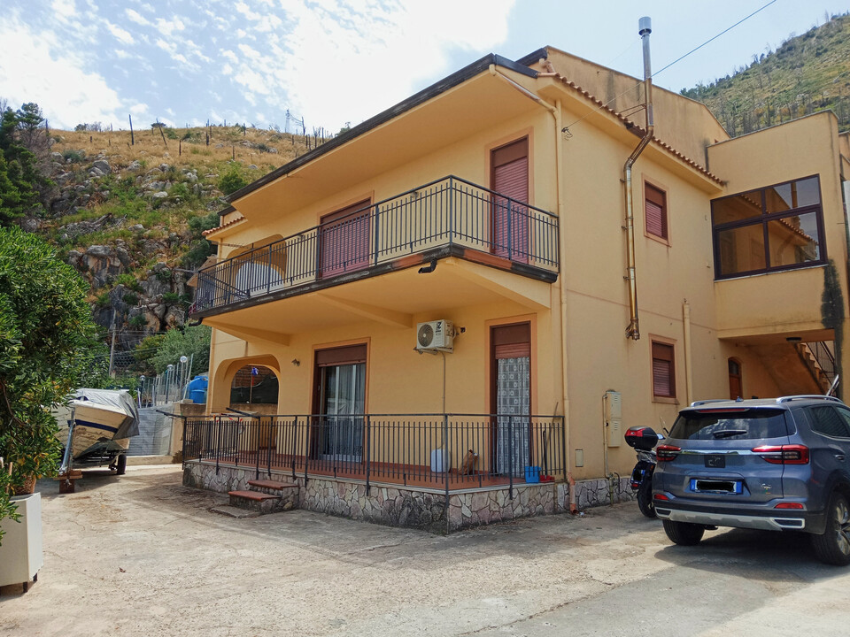 Porzione di bifamiliare in Vendita a Altofonte (Palermo)