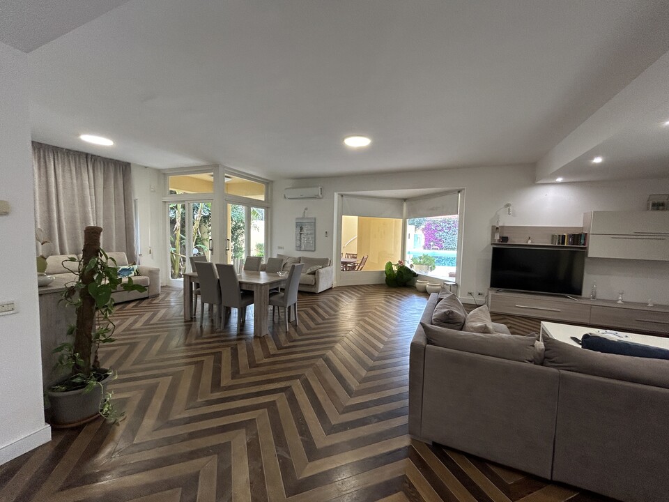 Villa in Vendita a Palermo Mondello - Valdesi