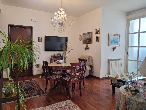 Appartamento in Vendita a Palermo Fiera - Montepellegrino - Cantieri