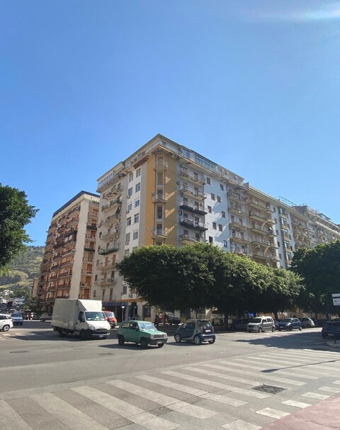 Appartamento in Vendita a Palermo Fiera - Montepellegrino - Cantieri