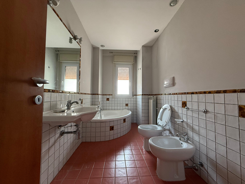 Appartamento in Vendita a Palermo Fiera - Montepellegrino - Cantieri