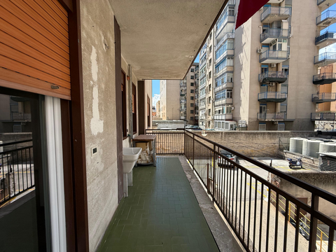 Appartamento in Vendita a Palermo Fiera - Montepellegrino - Cantieri