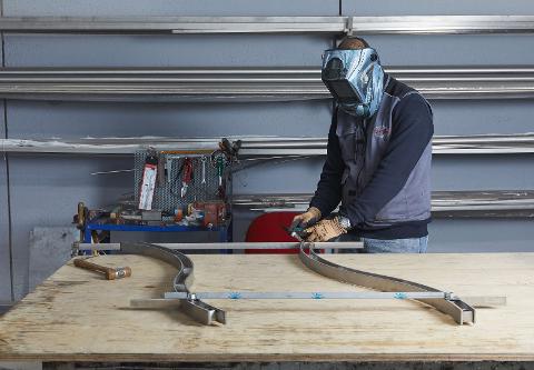 LAVORAZIONE FERRO E ACCIAIO INOX -- SABBIATURA, ZINCATURA, VERNICIATURA