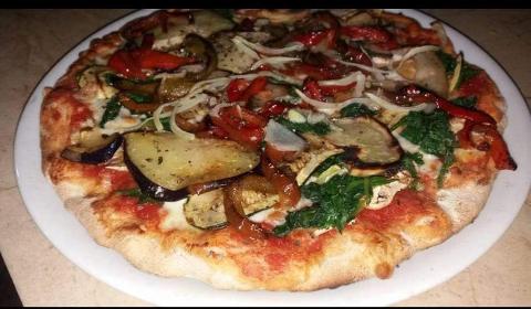 Pizza /  Vegetariana / A Cannara