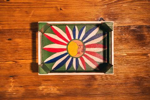 Cassetta in legno decorato a mano con i colori della Sicilia Artigiano Marco Cassetta in legno decorato a mano con i colori della Sicilia