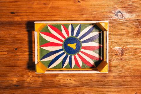 Cassetta in legno decorato a mano con i colori della Sicilia Artigiano Marco Cassetta in legno decorato a mano con i colori della Sicilia