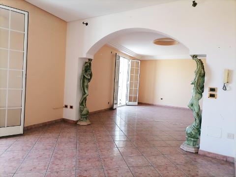Appartamento in Vendita a Palermo Via messina montagne