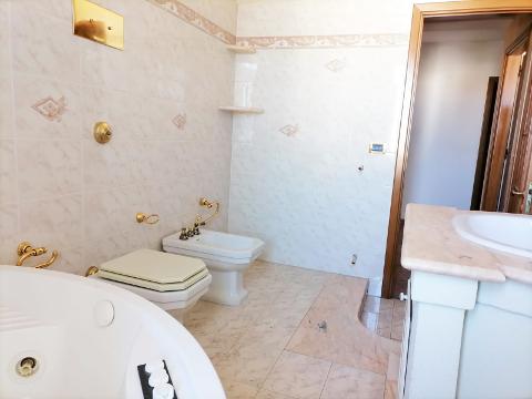 Appartamento in Vendita a Palermo Via messina montagne