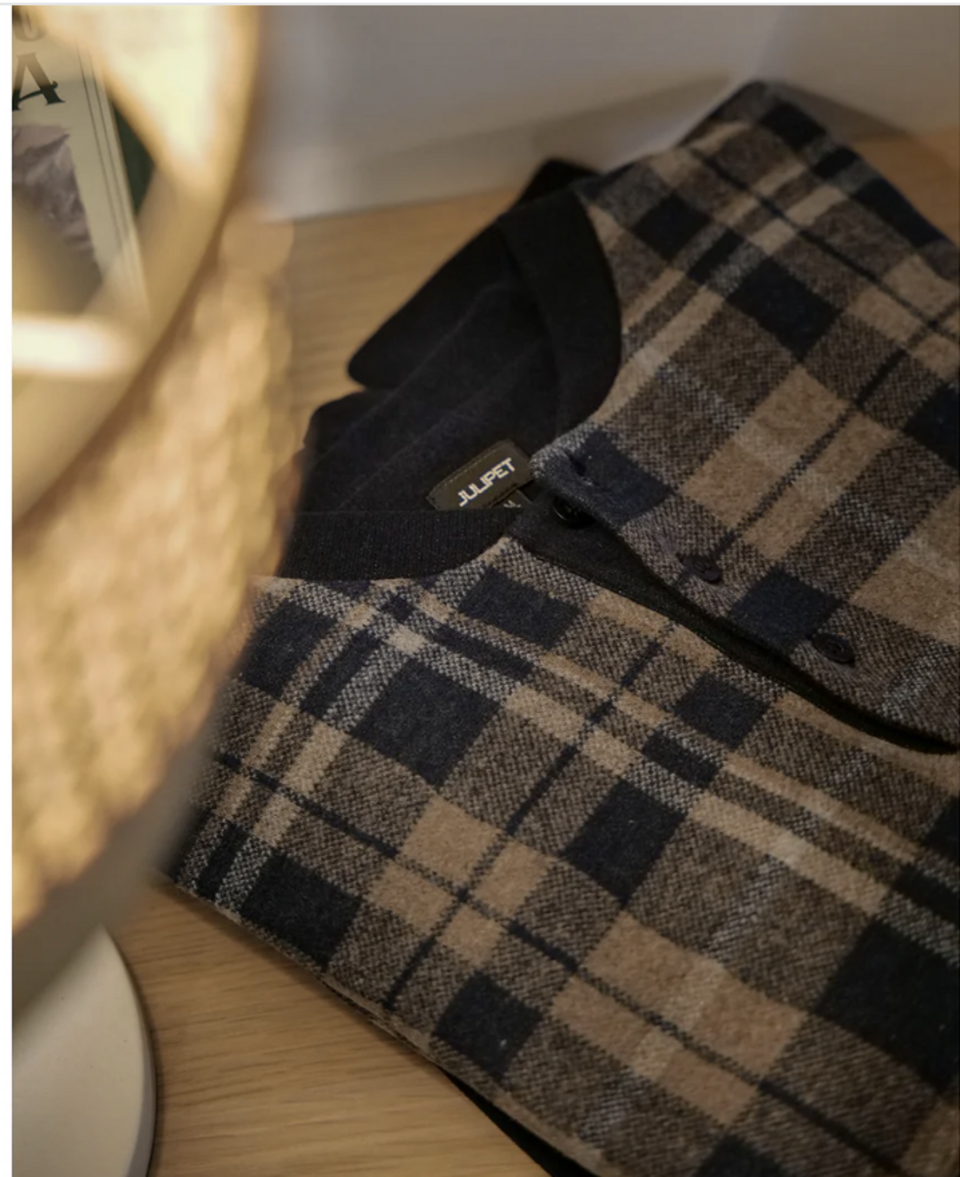 pigiama serafino in confortevole jacquard scozzese bordeaux julipet maglia serafino scozzese pantalone unica tinta