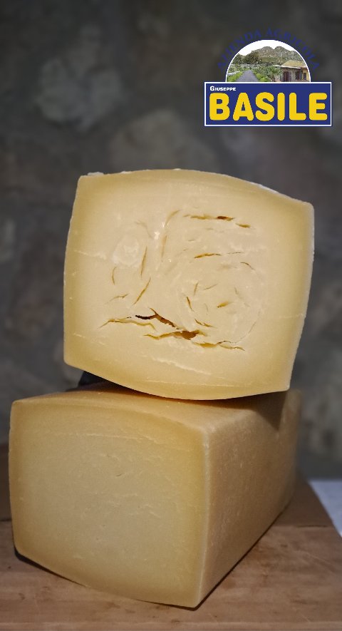 Caciocavallo stagionato Azienda Agricola Basile