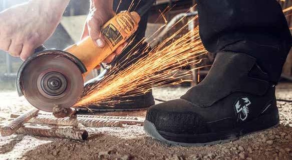 SCARPE E ABBIGLIAMENTO ABARTH DI SICUREZZA