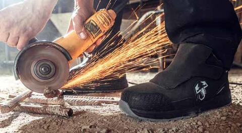 SCARPE E ABBIGLIAMENTO ABARTH DI SICUREZZA