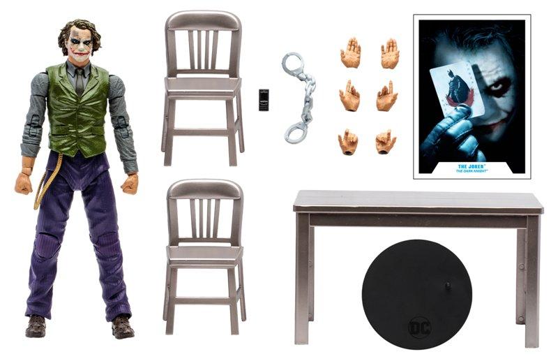 DC MULTIVERSE 18cm - Joker da Il Cavaliere Oscuro con Playset e Accessori) spin-master