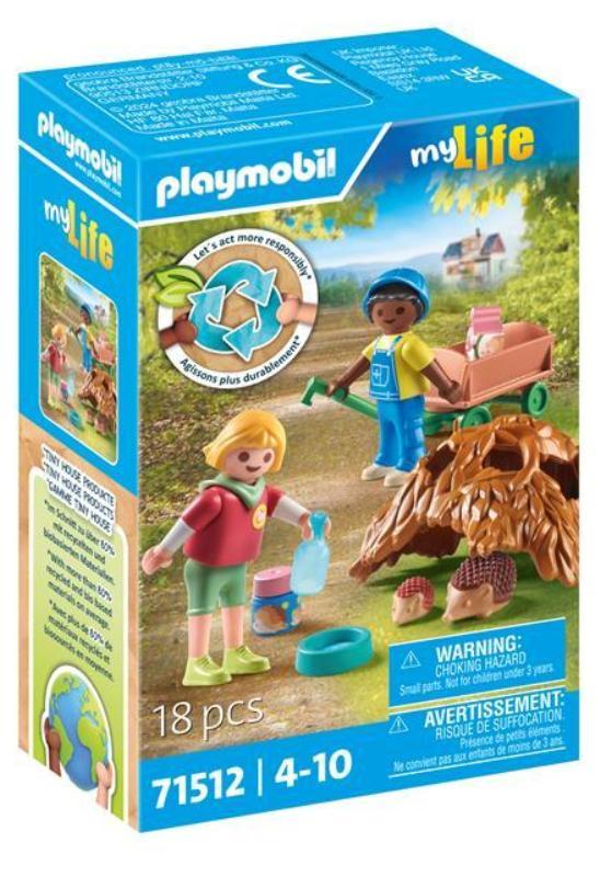 Bambini con famiglia di ricci playmobil