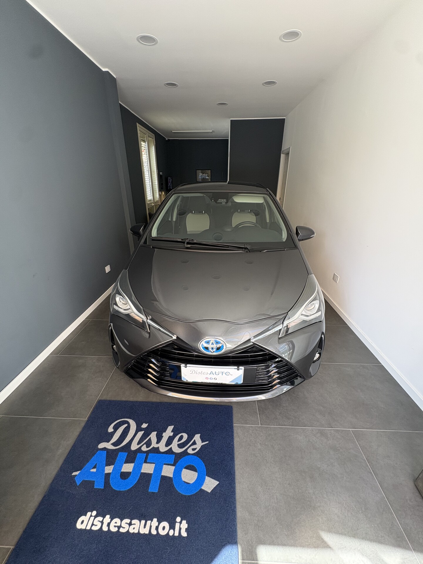 Toyota Yaris Hybrid 4 cilindri Elettrica / Benzina
