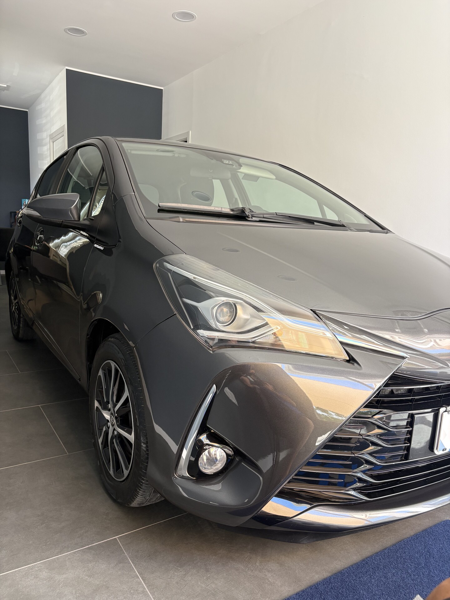 Toyota Yaris Hybrid 4 cilindri Elettrica / Benzina